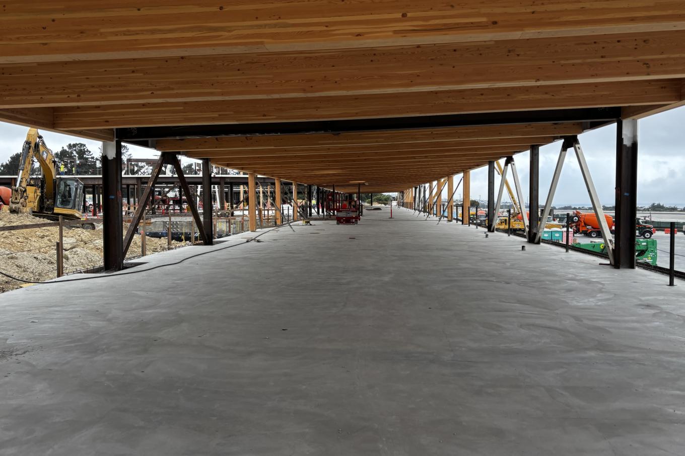 A westward view of the concourse.