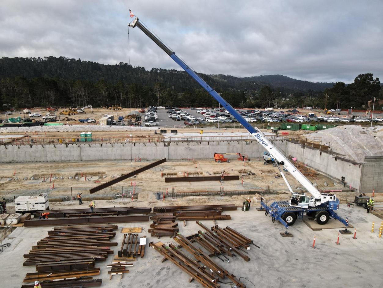 A Bigge Crane lifts the girders into position prior to erection. 